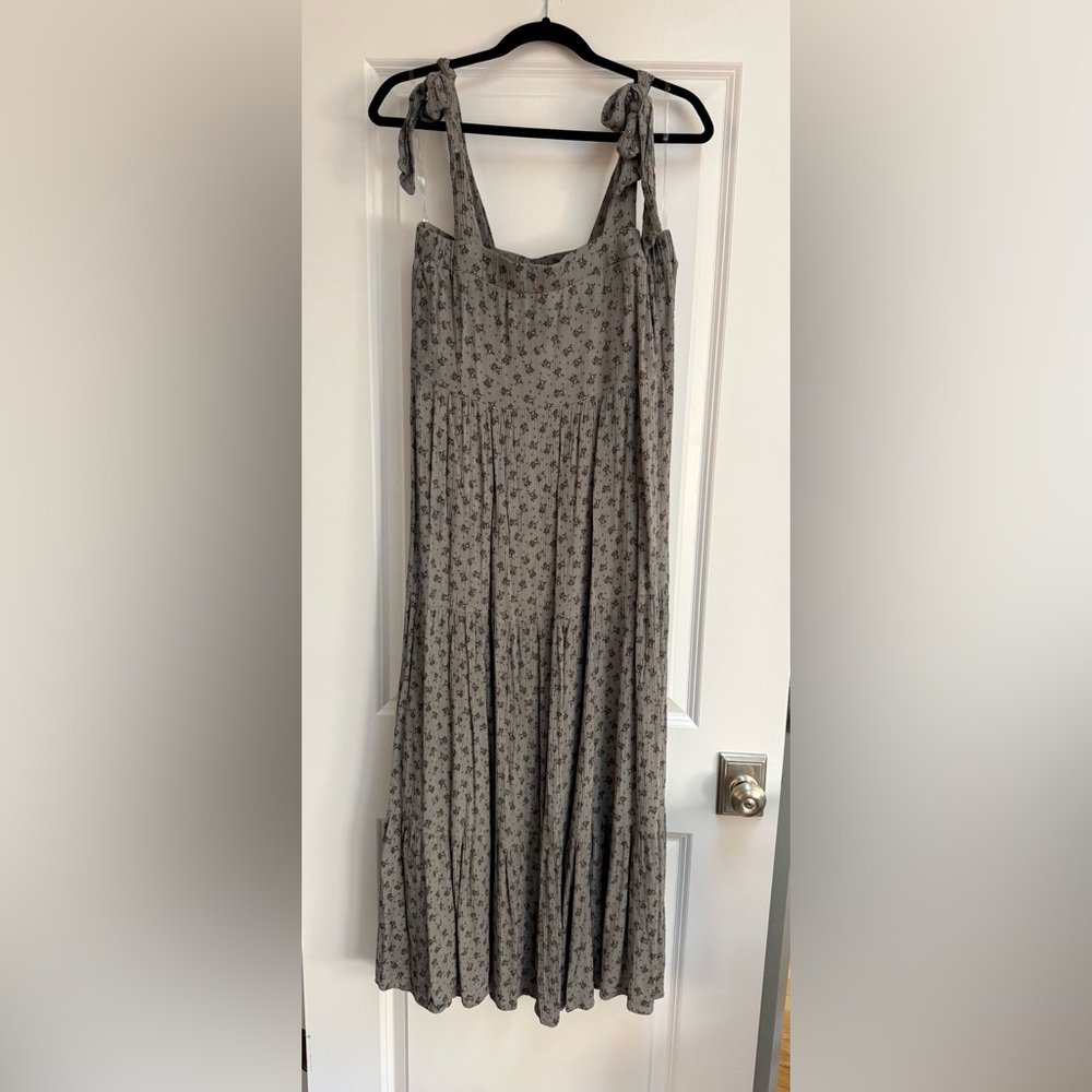*WORN ONCE* Vanilla Bay Gray Floral Maxi Dress from Pink Blush Maternity